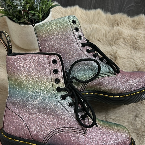 Dr. Martens Boots 🌈 - Picture 7 of 8